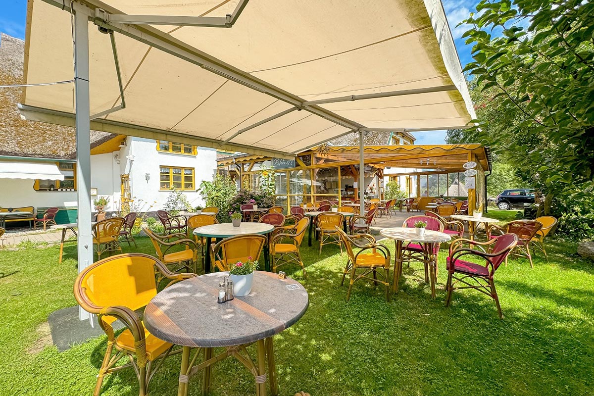 Gartenbereich von Behlings Gaststube in Middelhagen
