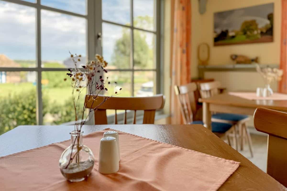 Frühstücksraum der Pension auf Mönchgut
